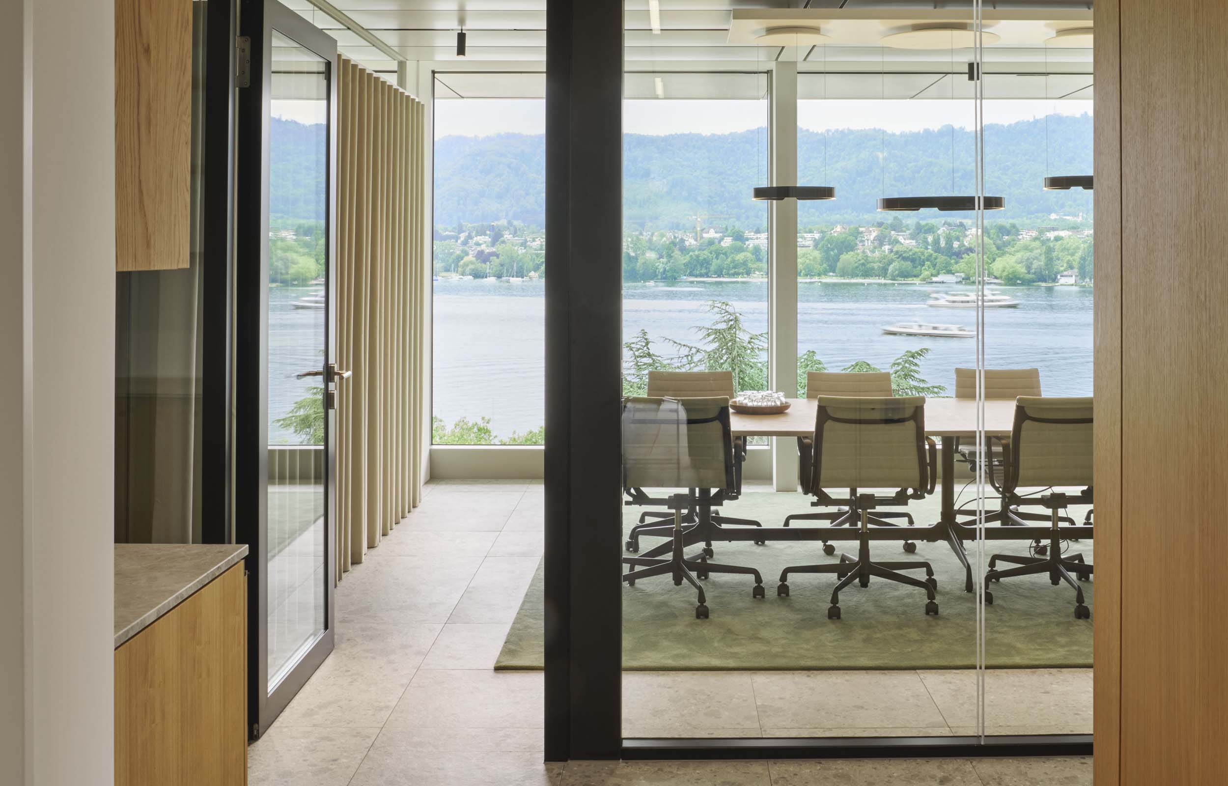 Banking & Finance. Workspaces. Offices. Meeting Room. Family Office - MACH Architektur.